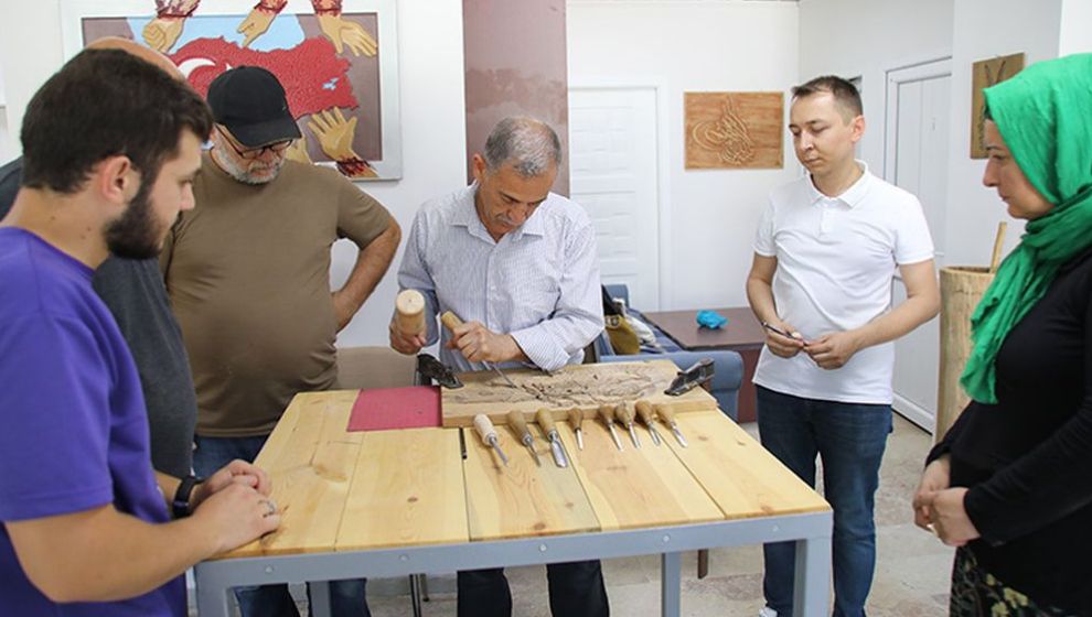 Malatyalı Depremzede Oyma Ustası Ankara'da Kurs Veriyor