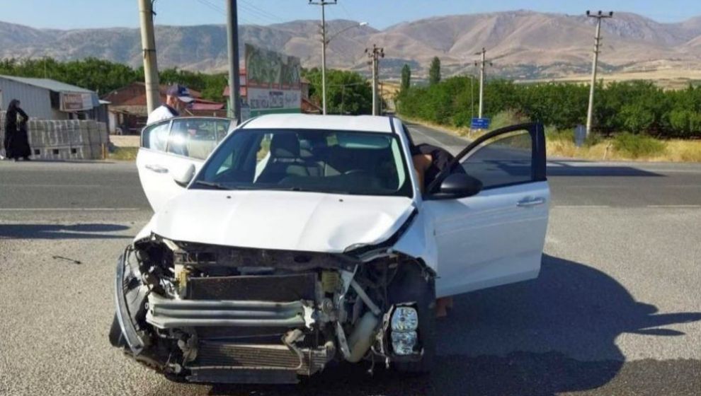 Pütürge Yol Ayrımında Trafik Kazası