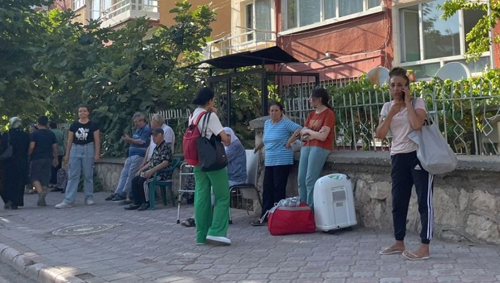 Yeşilyurt'ta Peş Peşe Meydana Gelen Depremler Korkuttu