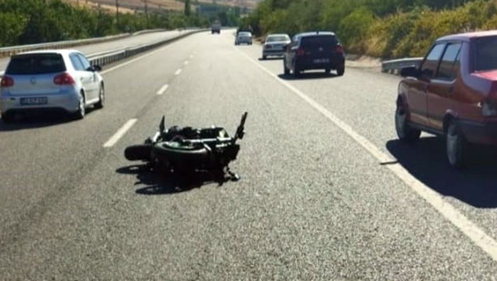 Motosiklet Otomobile Çarptı, 1 Kişi Hayatını Kaybetti