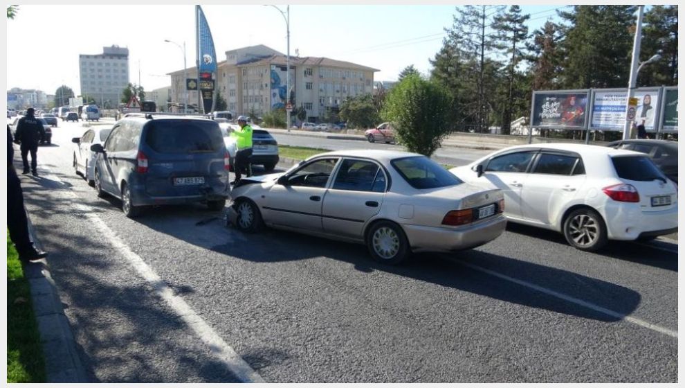 Çevre Yolundaki Zincirleme Kaza Trafiği Engelledi