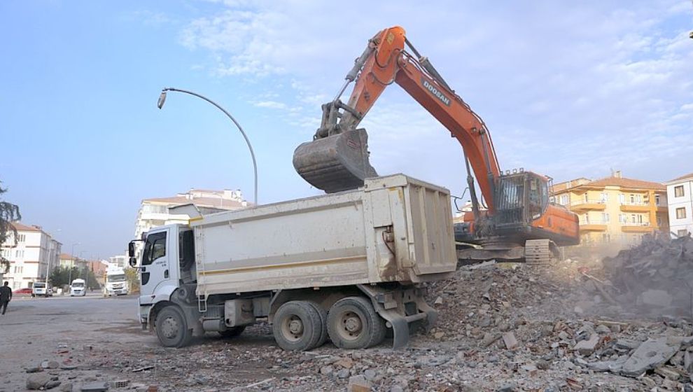 Malatya'da Ağır Hasarlı 13 Bin 416 Bina Yıkıldı