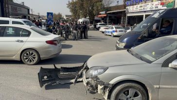 Yunus Ekibine Otomobil Çarptı, 2 Polis Yaralandı