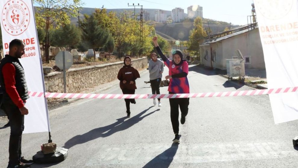 Darende'de Liselerarası Atatürk Koşusu Yapıldı