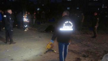 Araçla Çarpışan Kamyonet Yayaların Arasına Daldı.. 1 Ölü, 1 Yaralı..