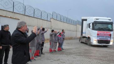 Kayseri'den Yeşilyurt'taki Depremzedeler İçin 5 TIR Yardım Malzemesi