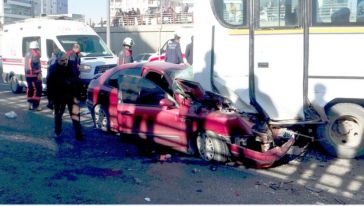 Otomobil Minibüse Ok Gibi Saplandı.. 2 Yaralı
