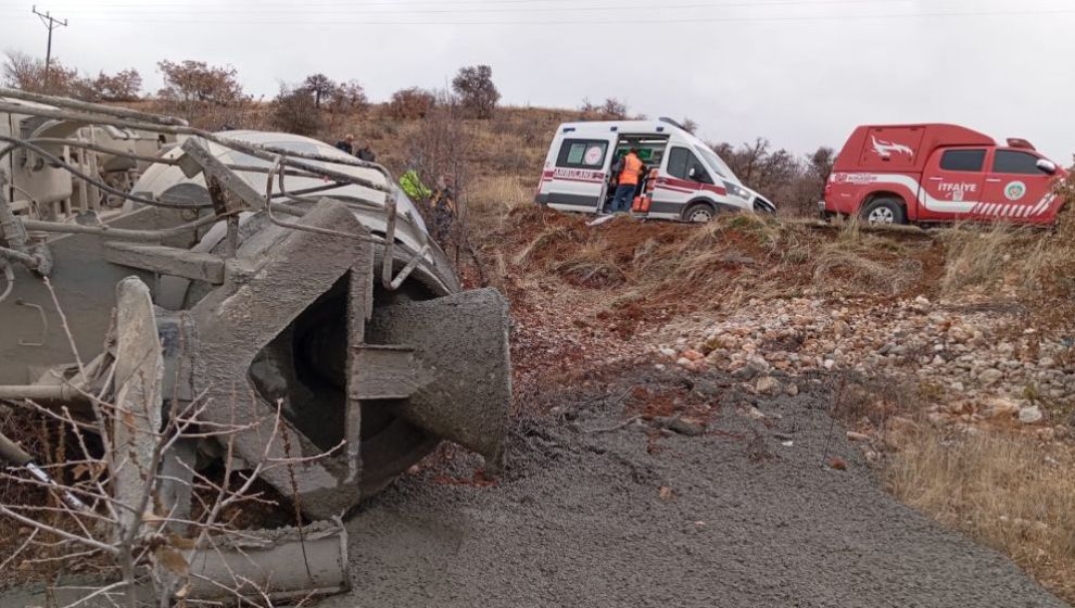 Devrilen Beton Mikserinin Sürücüsü Yaralandı