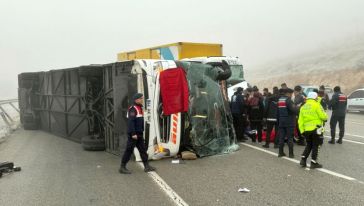 Devrilen Yolcu Otobüsüne Kamyon Çarptı.. 4 Ölü 32 Yaralı