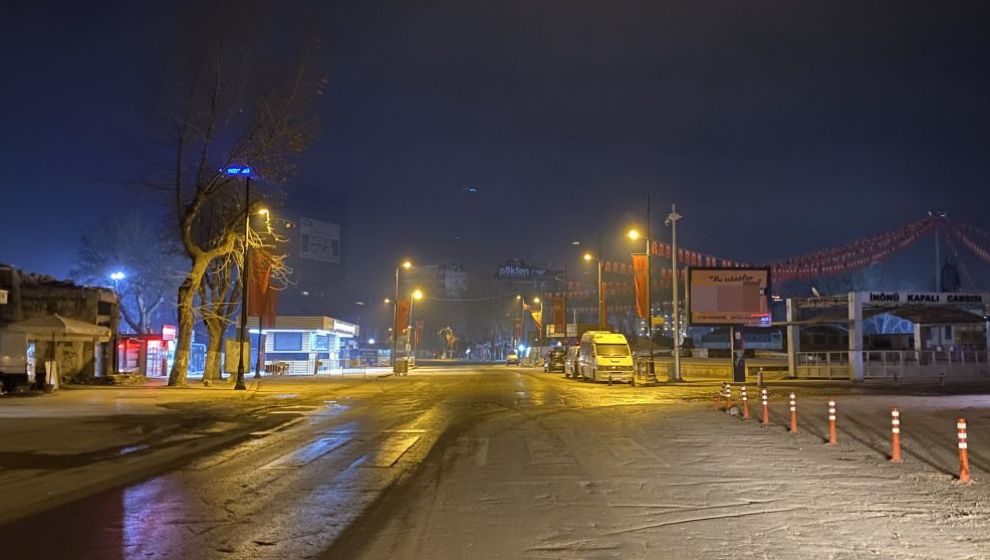 Depremden Ancak 11 Ay Sonra Kent Merkezi Gece Aydınlatılabildi