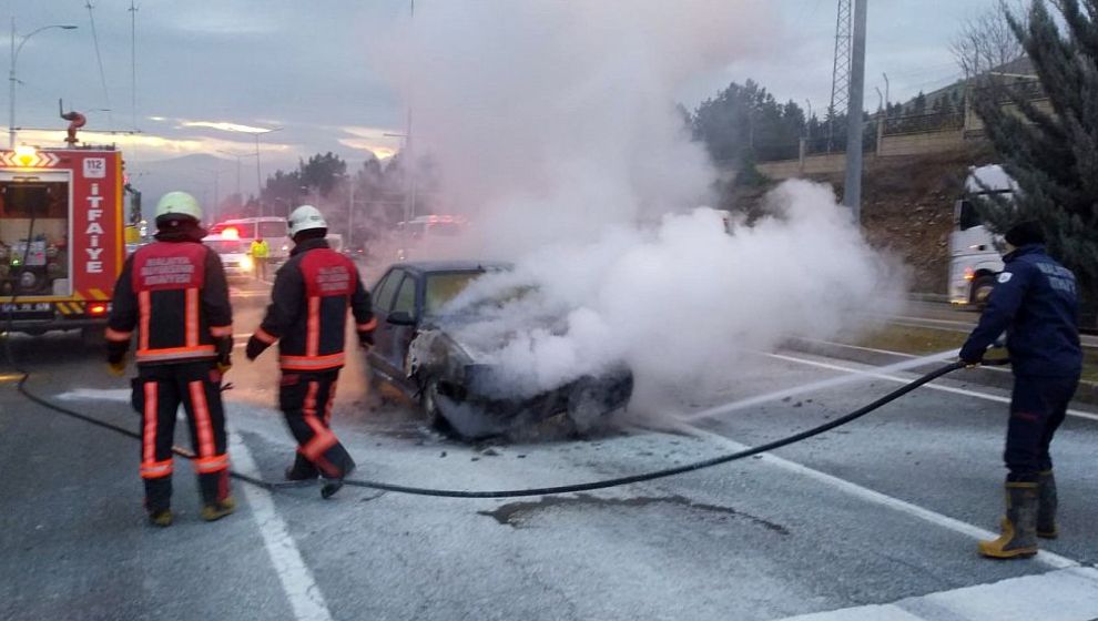 Hareket Halindeki Otomobilde Yangın Çıktı