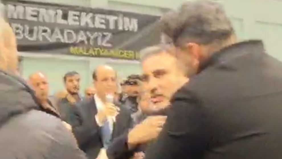 AKP'nin Mahalle Toplantısında Gerginlik