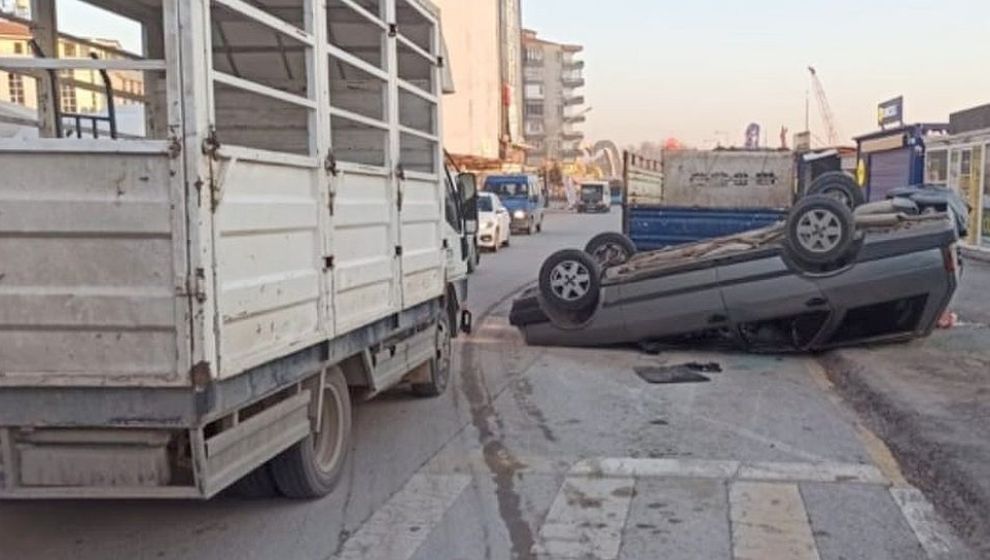 Çarptıktan Sonra Devrilen Aracını Bırakıp Kaçtı