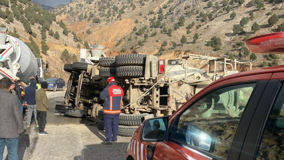 Devrilen Beton Mikserinin Sürücüsü Yaralandı