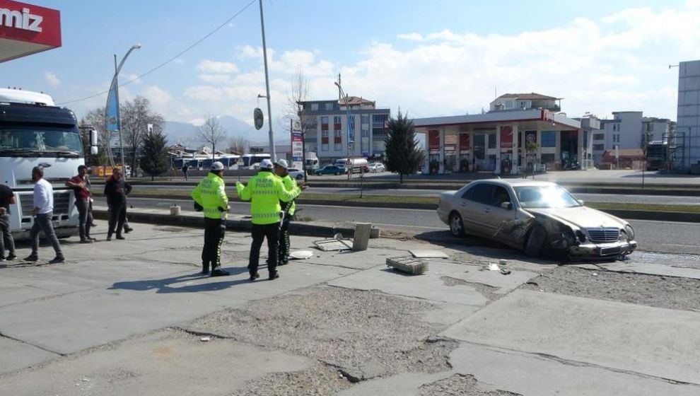 Refüje Çarptı, İstasyona Daldı.. 1 Yaralı