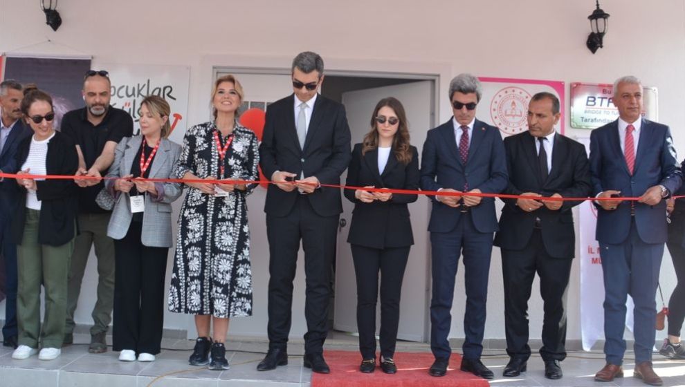 Yazıhan'da Yaptırılan Anaokulunun Açılışına Sanatçı Gülben Ergen de Katıldı