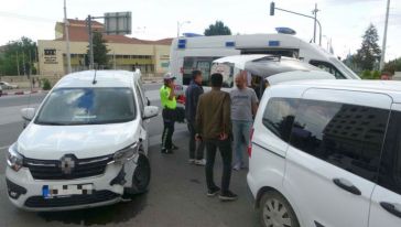 İstasyon Virajındaki Kazada 2'si Polis 3 Yaralı