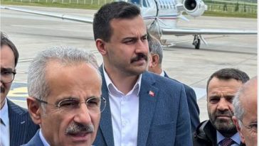 'Tasarruf' İçin Minibüse Binen Bakanın Özel Uçak Tarifesi 750 Milyar Lira!..
