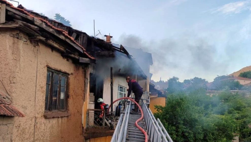 Hekimhan'daki Yangında 2 Kişi Hastanelik Oldu