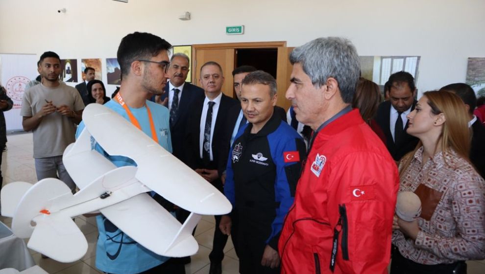 İlk Türk Astronot Gezeravcı Malatya'da Öğrencilerle Buluştu