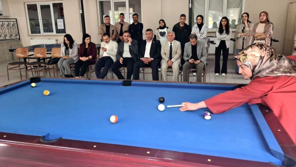 Pütürge İlçesinde Kadınlar Arası Bilardo Turnuvası Yapılıyor