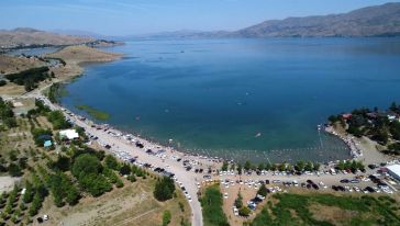 Hazar Gölü Bayram Tatilinde Serinlemek İsteyenlerin Akınına Uğradı