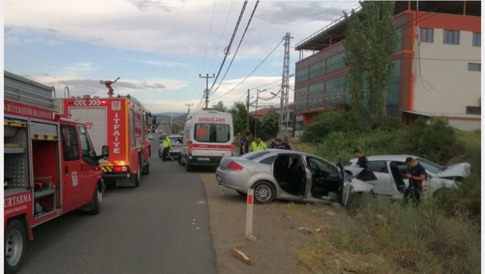 İki Trafik Kazasında 1 Kişi Öldü, 7 Kişi Yaralandı