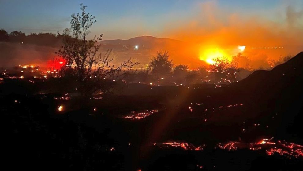 Kale İlçesinde Sazlık ve Kayısılık Alanda Yangın Çıktı