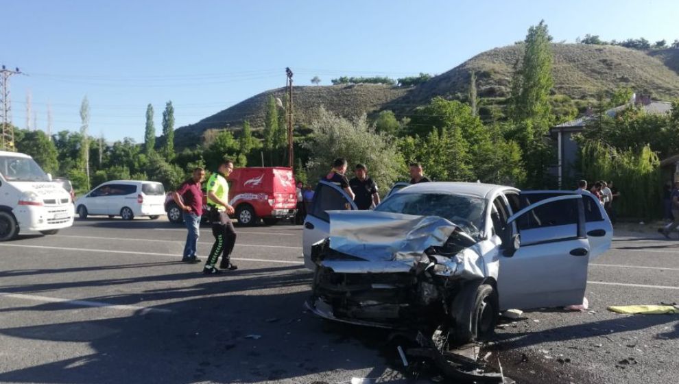 Trafik Kazasında 1 Kişi Öldü, 5 Kişi Yaralandı