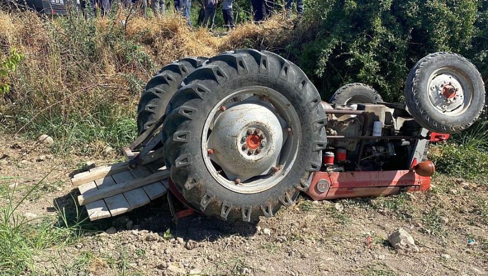 Traktör Devrildi 4 Kişi Yaralandı!.