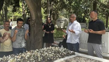 Kemal Sunal Ölüm Yıldönümünde Mezarı Başında Anıldı