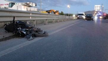 Otomobille Çarpışan Motosikletin Sürücüsü Öldü