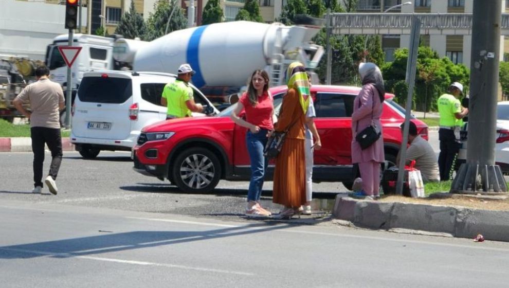 Askeri Lojmanlar Kavşağında Trafik Kazası