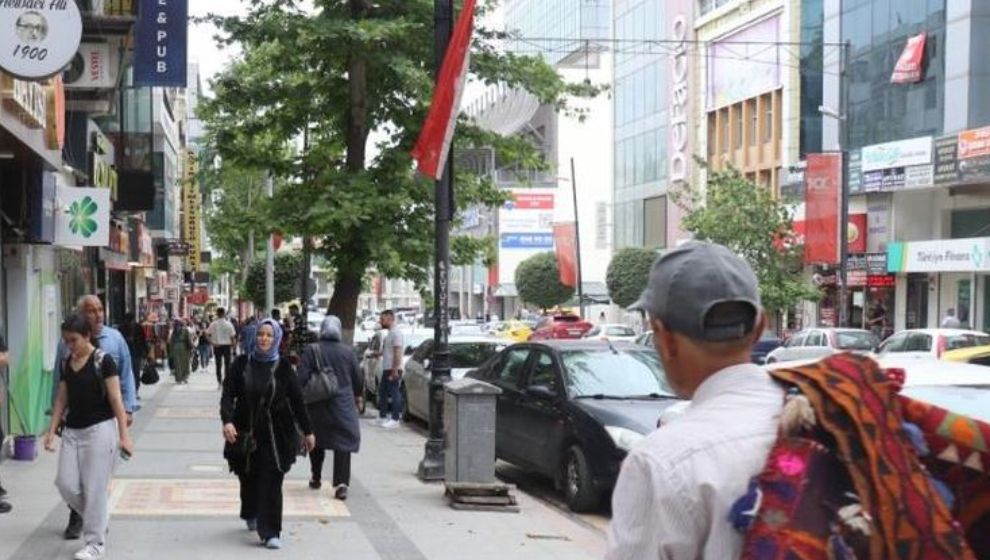 Atatürk Caddesi Trafiğe Kapatıldı, Otobüs Güzergahı Değişti