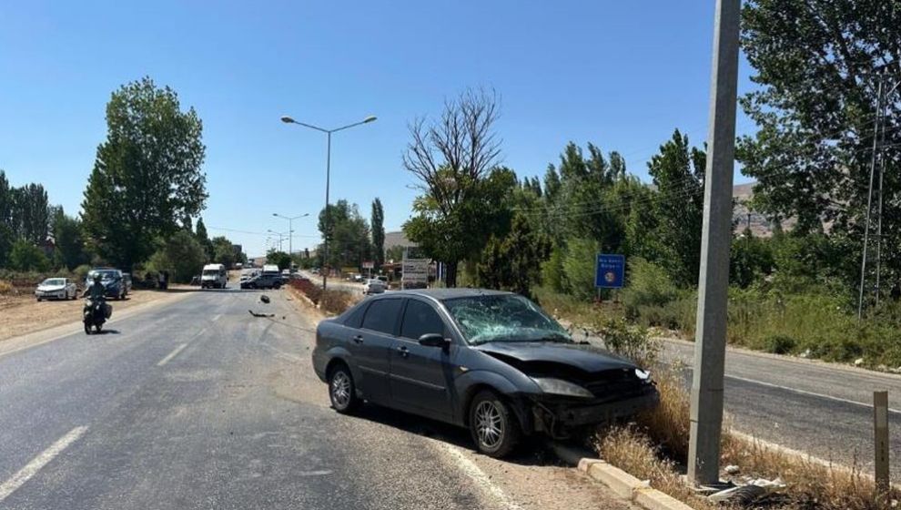 İki Ayrı Trafik Kazasında 4 Kişi Yaralandı