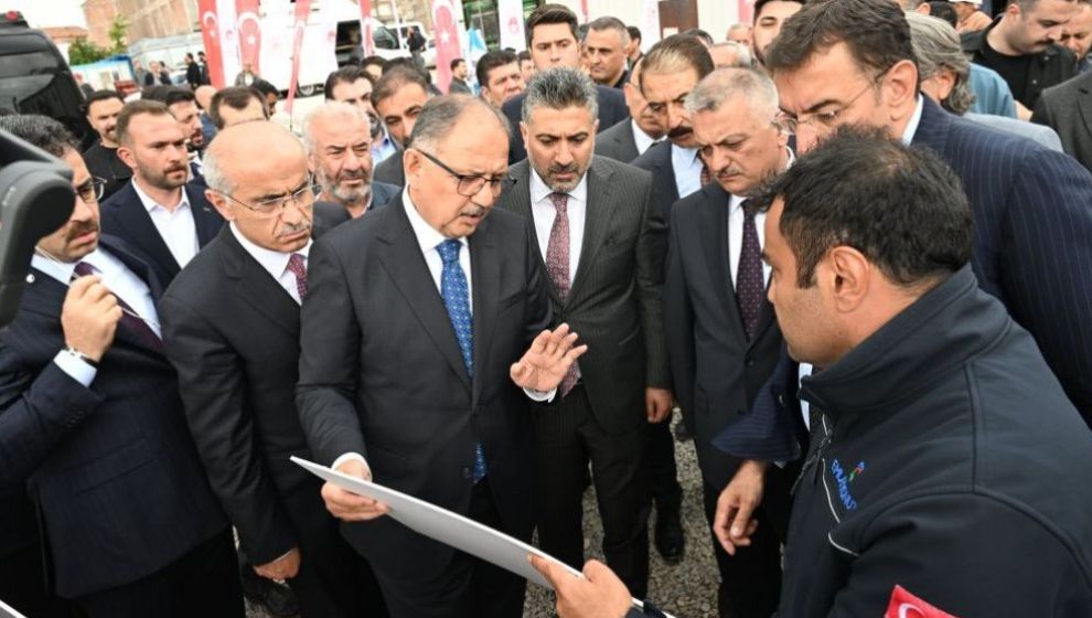 Çevre ve Şehircilik Bakanı Özhaseki, Görevinden İstifasını Açıkladı