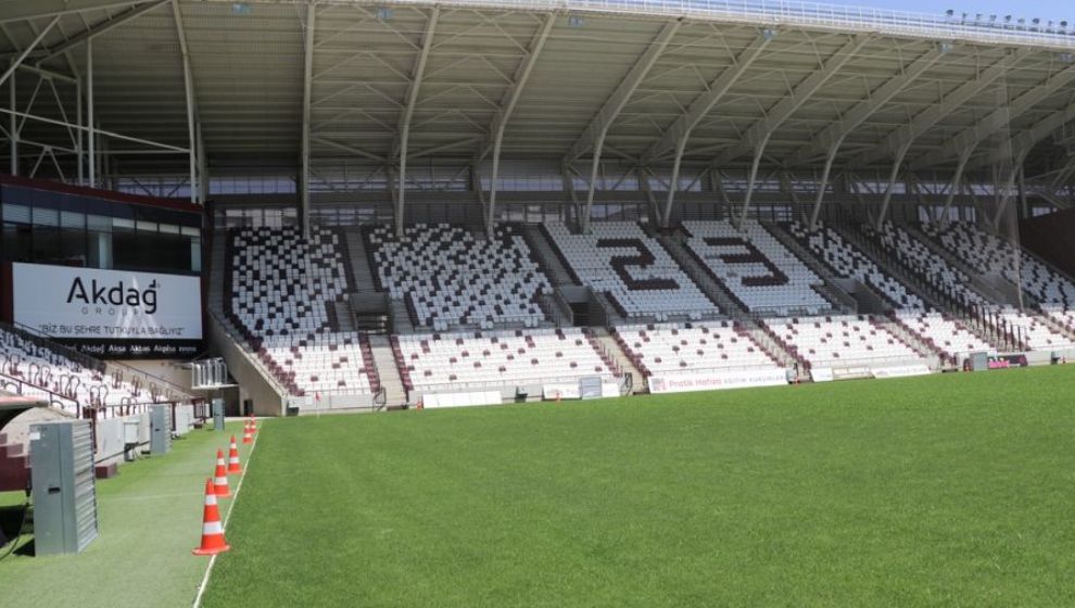 Elazığ Atatürk Stadı Çimlerine Fanlı Koruma