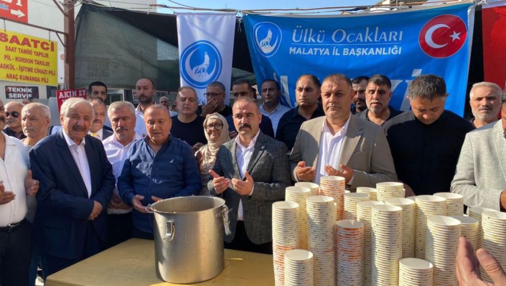 Ülkü Ocaklarından 3 Bin Kişiye Aşure İkramı