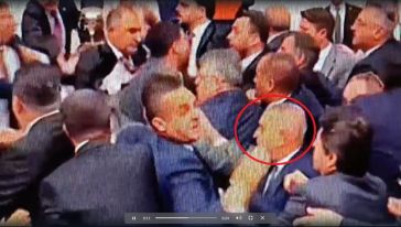 'Kayıp Vekil' Koca, TBMM'deki Kavgada Ortaya Çıktı!