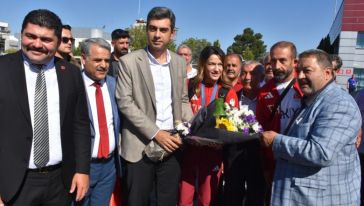 Olimpiyatlarda 2'nci Olan Hatice Akbaş'a Malatya'da Karşılama Töreni