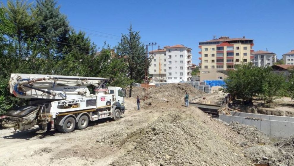 Beton Pompası Elektrik Hattına Temas Etti, 1 Kişi Yaralandı