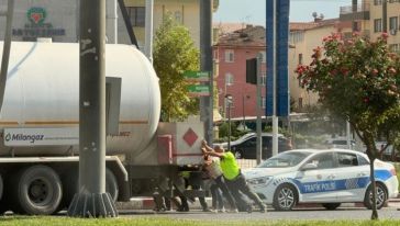 Bir de Arızalanan Tanker Yolu Tıkayınca..