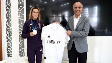 "Hatice Gençlere İlham Kaynağı Olmaya Devam Edecek"