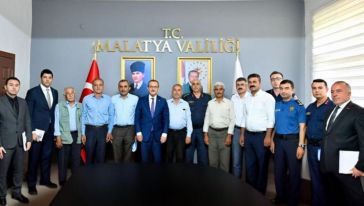 Valinin Makamında Kurucaova Toplantısı