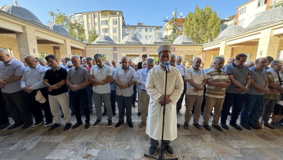 İsrail Askerlerinin Katlettiği Ayşenur Eygi İçin Gıyabi Cenaze Namazı