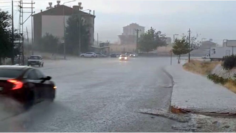 Kısa Süreli Sağanak Yağış Malatya'da Etkili Oldu