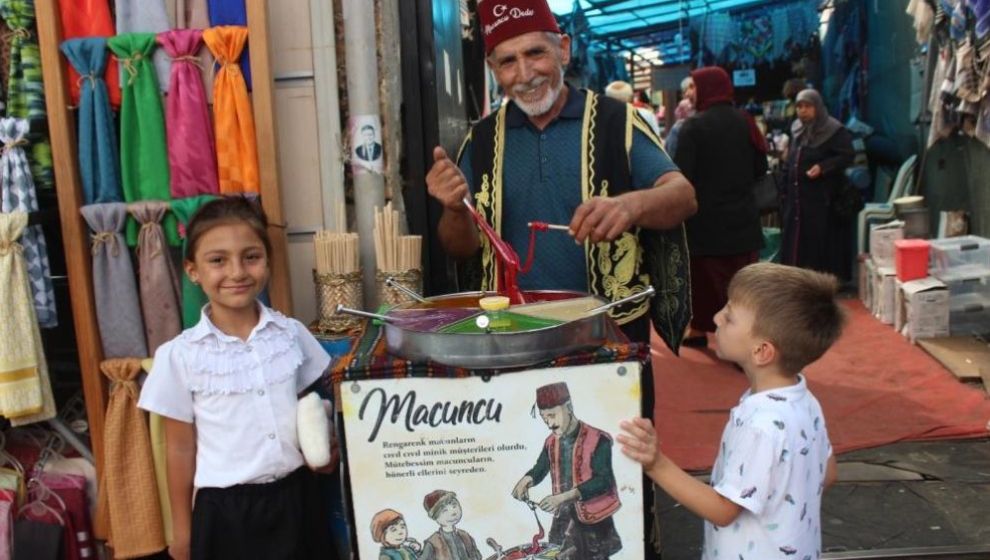 Malatya'nın 'Macuncu Dede'si Samsun'da Faaliyetini Sürdürüyor