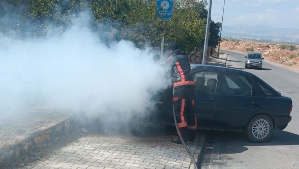 Hareket Halindeki Otomobilin Motorunda Yangın Çıktı