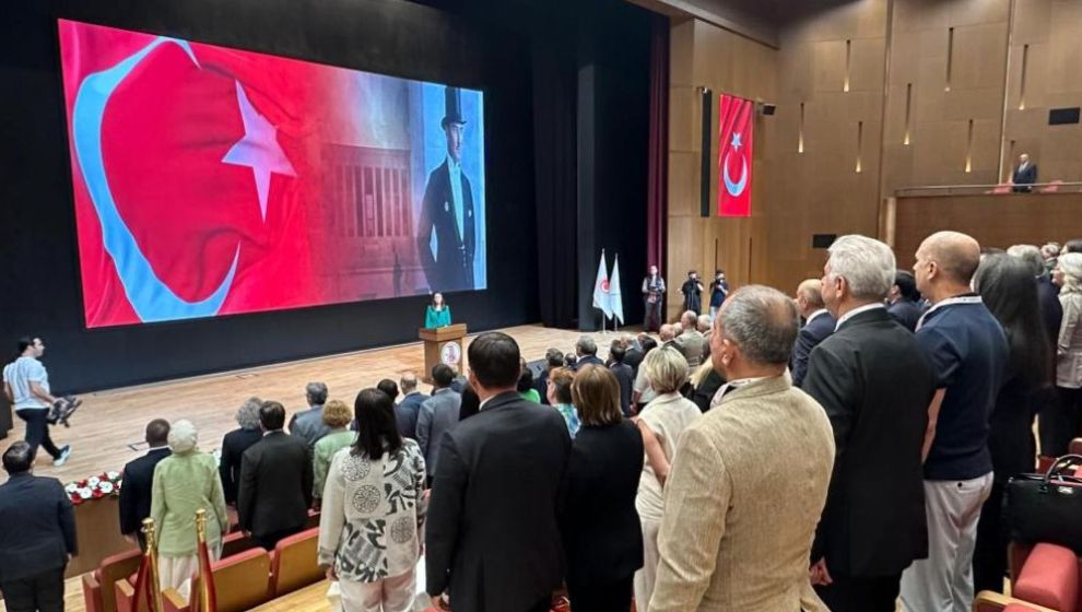 Türk Dil Kurultayı'nda Malatya Vekilinin Yazdığı 'Kurultay Marşı' Okundu