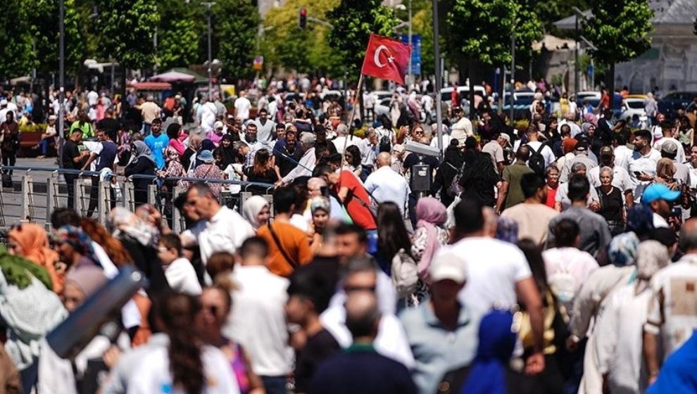 Türkiye'de Doğuştan Beklenen Yaşam Süresi 77,3 Yıl Olarak Hesaplandı